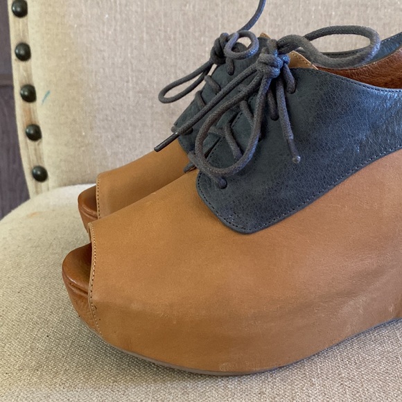 Jeffrey Campbell Leather Two Tone Lace Up Wedges Blue Tan Size 7 - Picture 2 of 13